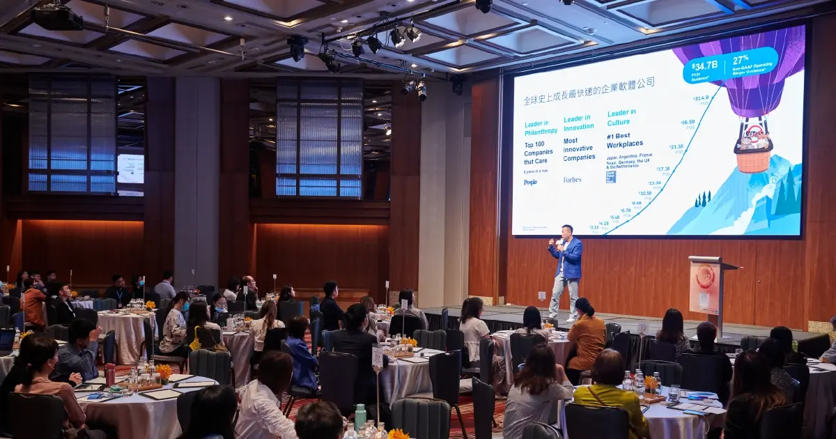 透過 CRM 推開品牌虛實融合之門 創造暖心頭等艙級服務